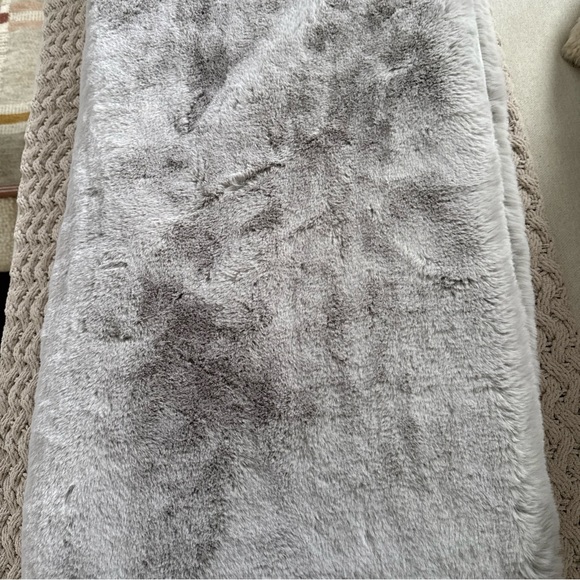 West Elm Faux Fur Chinchilla Throw 47X60 Frost Grey - Picture 5 of 6